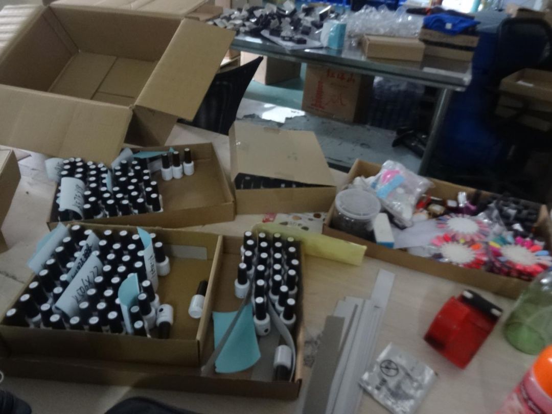 利劍出鞘！搗毀無證生產醫療器械、化妝品窩點——包裝材料黑產鏈條被斬斷